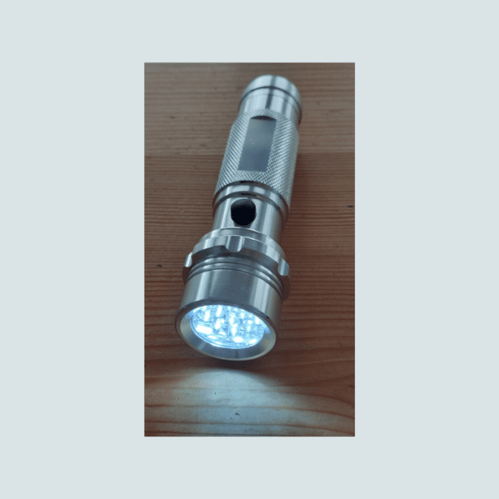 Metal LED flashlight